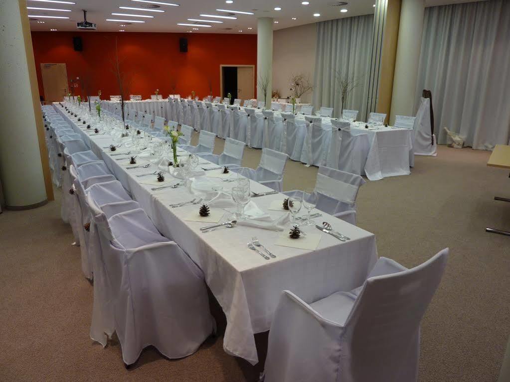 Orea Hotel Atrium Отроковице Екстериор снимка